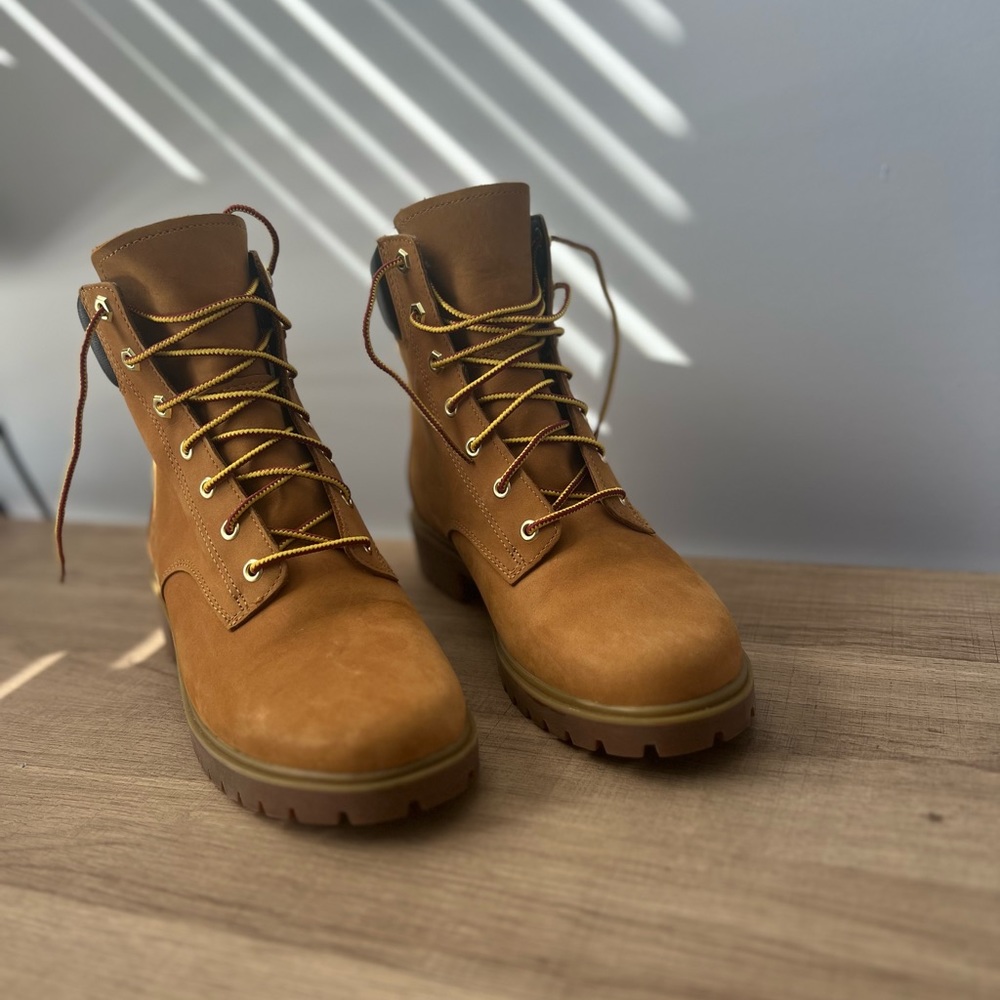 LIKE NEW Timberland Linden Boot - Size 8 Women - Picture 5 of 5